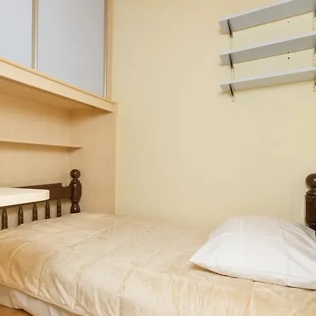 Apartment Traditional Style Apartment Split