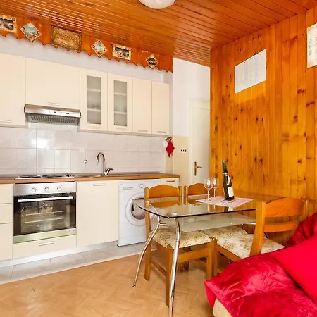 Traditional Style Apartment