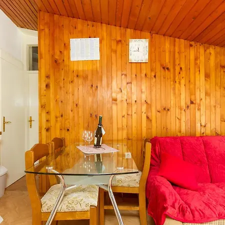 Traditional Style Apartment Split